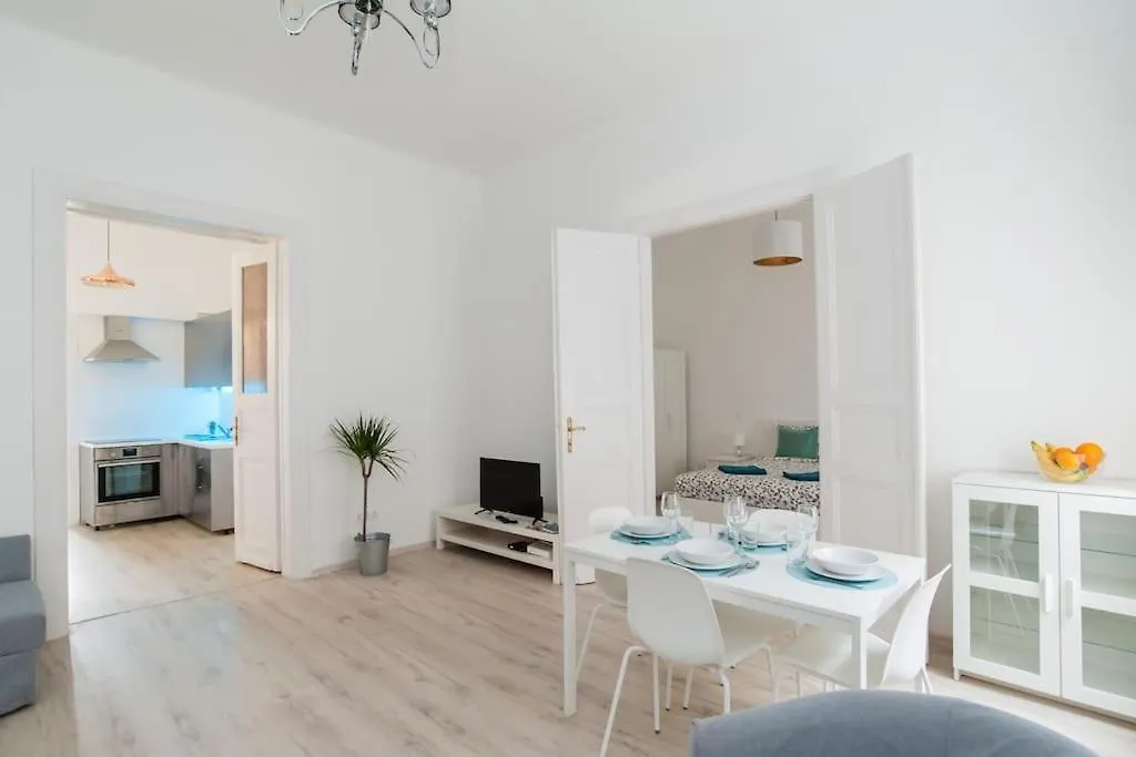 New Ultra-Central Design Apartment 布达佩斯