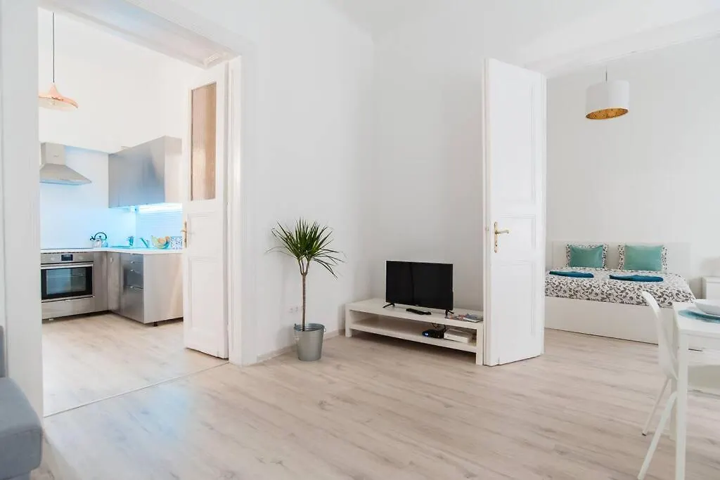 New Ultra-Central Design Apartment 布达佩斯