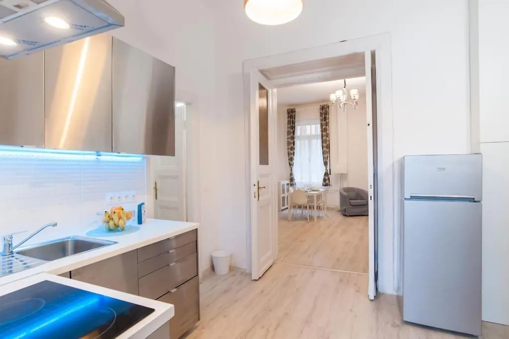 New Ultra-Central Design Apartment 布达佩斯